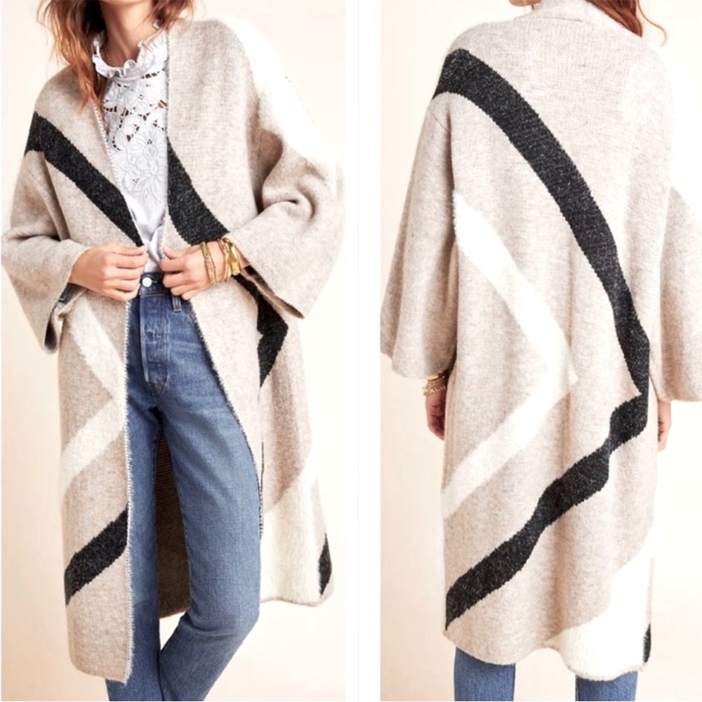 ANTHROPOLOGIE Akemi + Kin
Antonia Geometric Duster Cardigan
Sweater One Size